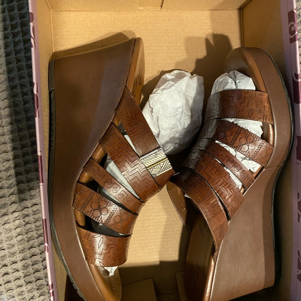 Brighton Brown Platform Shoes Stylish and Comfortable